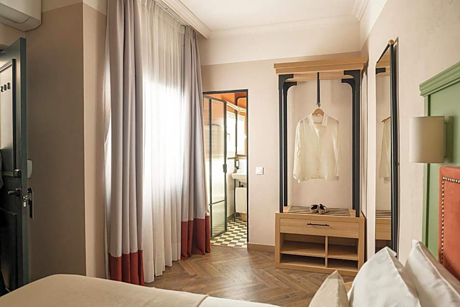 The Honest Hotel & Apartments