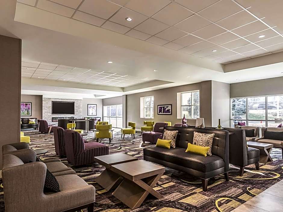 La Quinta Inn & Suites by Wyndham Cincinnati Sharonville