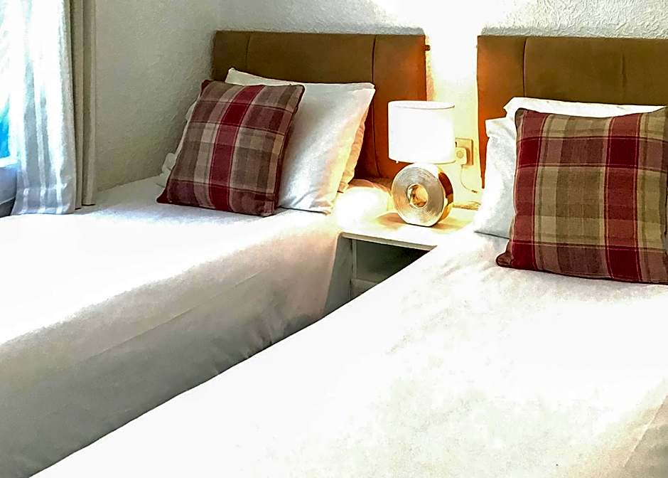 Paradise Lakeside Lodges