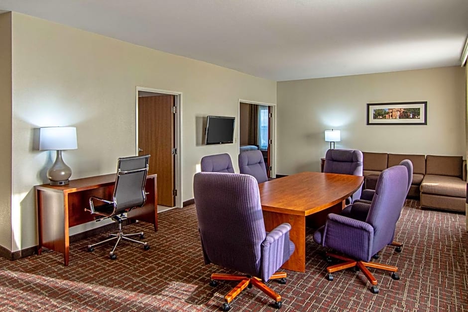 Comfort Suites NW Dallas Near Love Field