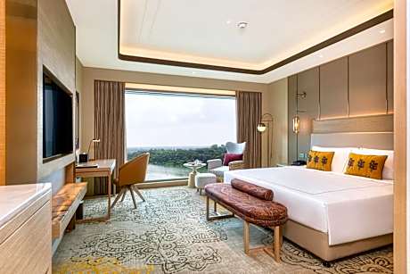 Deluxe Room Lake View King Bed