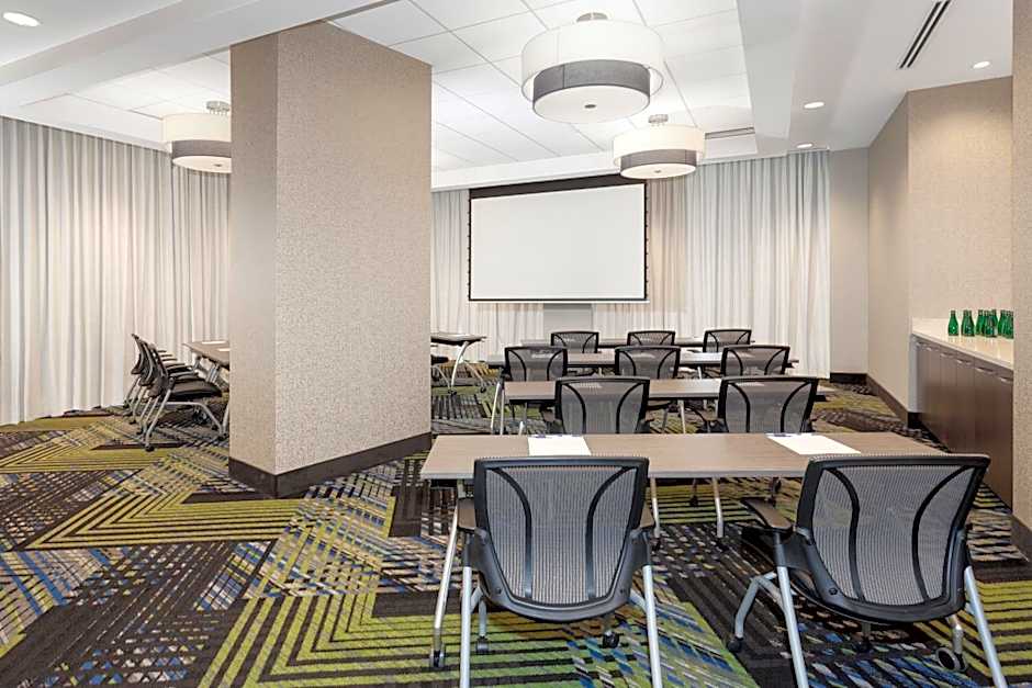 Holiday Inn Express & Suites Downtown Ottawa East by IHG