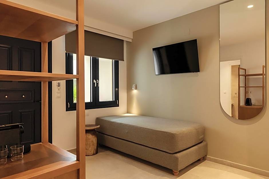 Nami Hotel & Suites