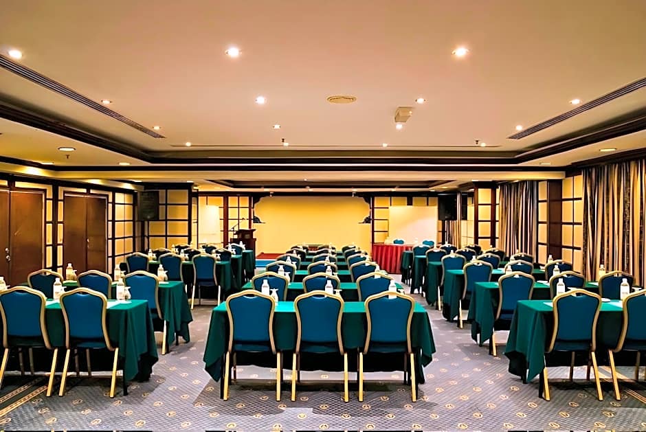 Merdeka Palace Hotel & Suites