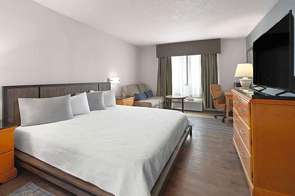 Travelodge by Wyndham Redwood Falls
