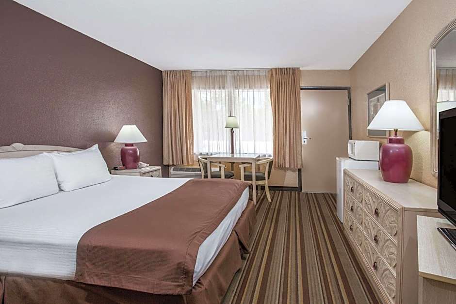 Travelodge by Wyndham Deltona