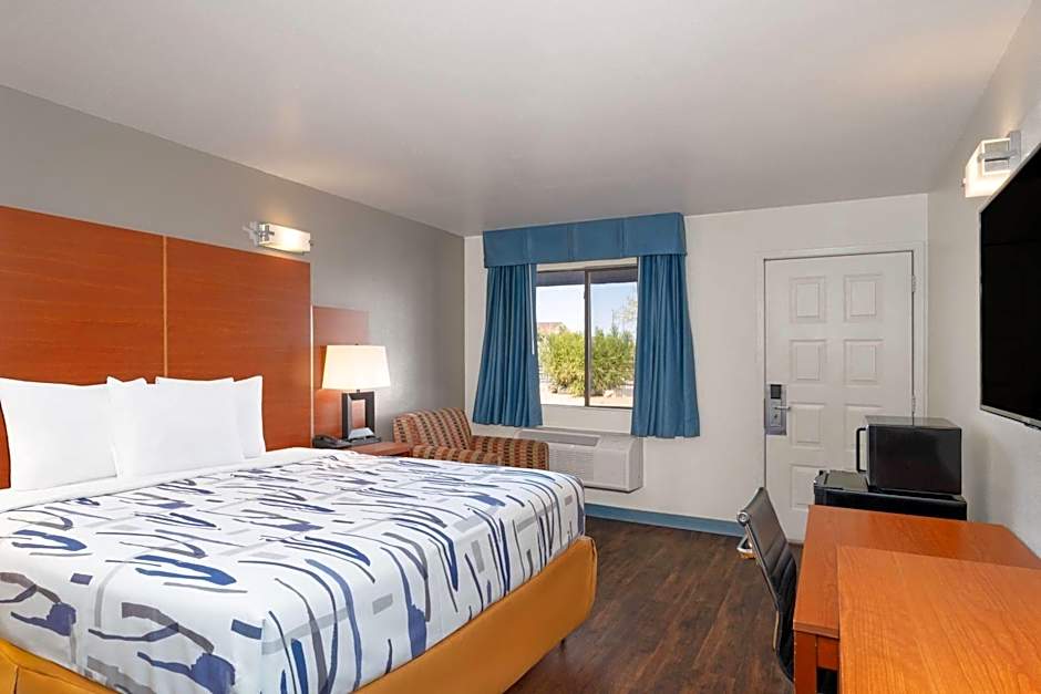 Travelodge by Wyndham Albuquerque West