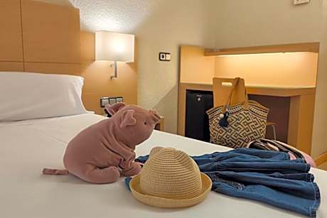 Twin Room with Extra Bed