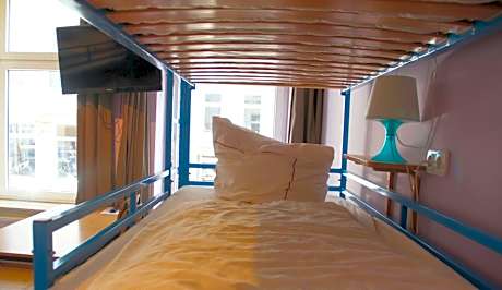 Nine-Bed Room with private bathroom