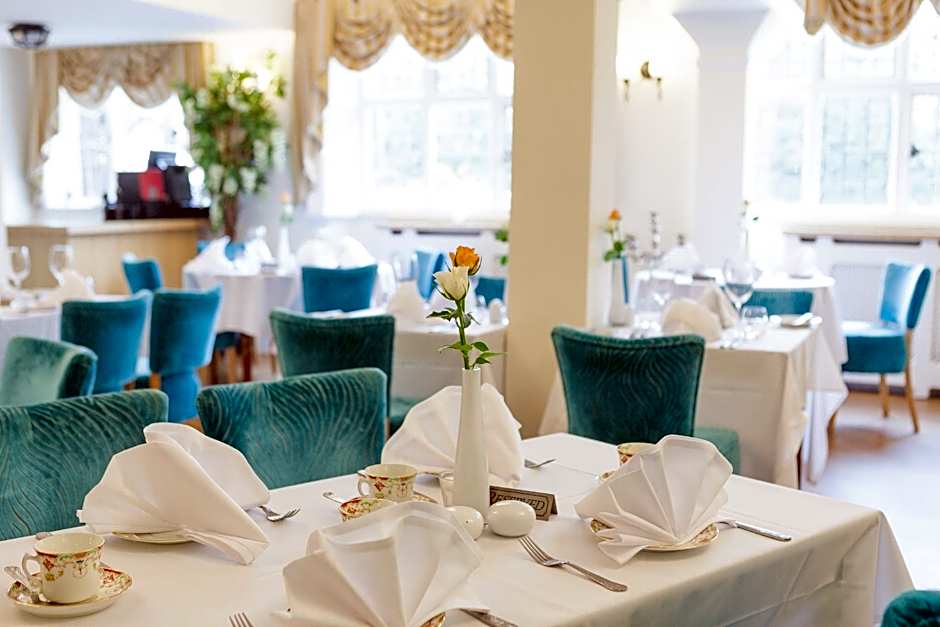 De Rougemont Manor Hotel