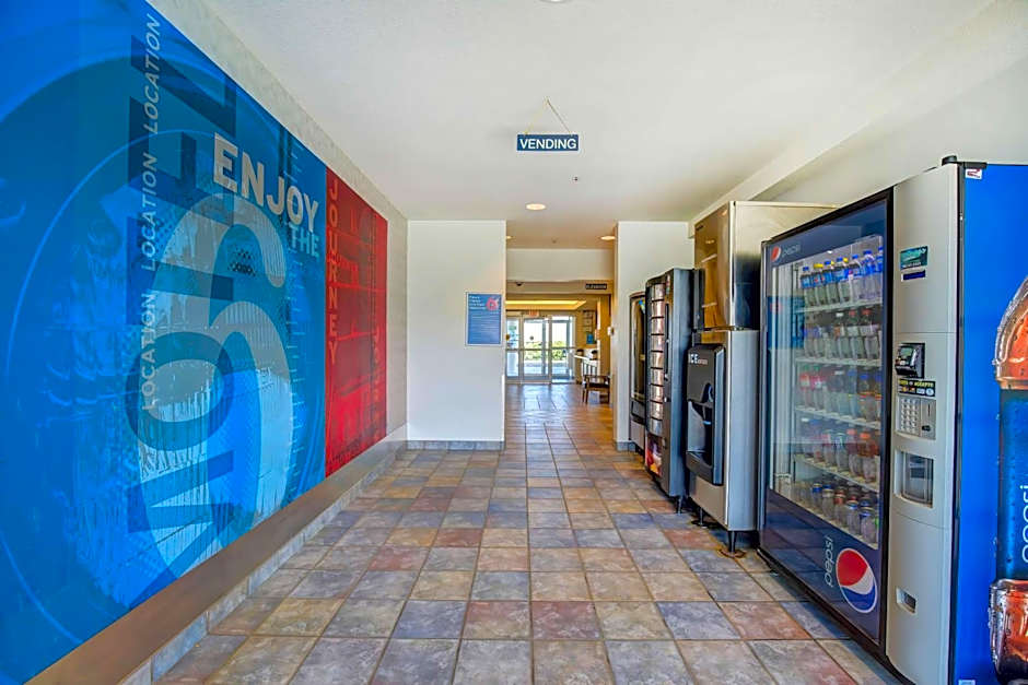 Motel 6-Grande Prairie, AB