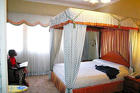 King Suite with Pool View