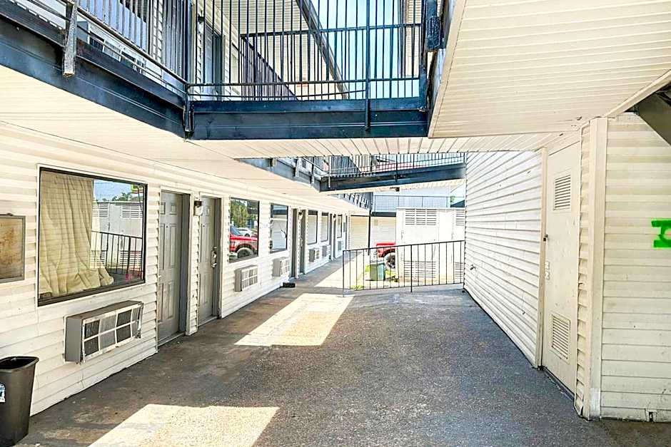 Luxury Inn By OYO Albany