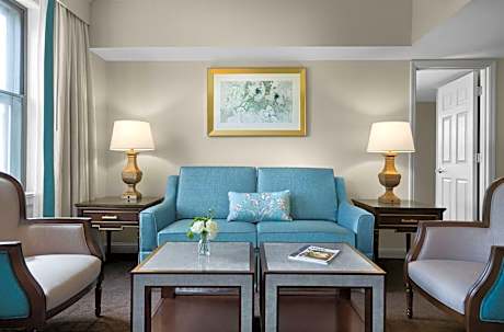 One-Bedroom Queen Suite