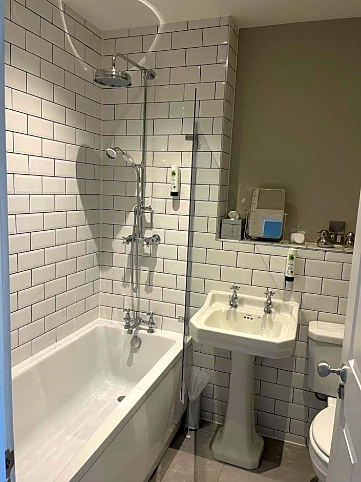 Crown and Cushion Appleby