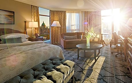 Diamond Room with Harbor view