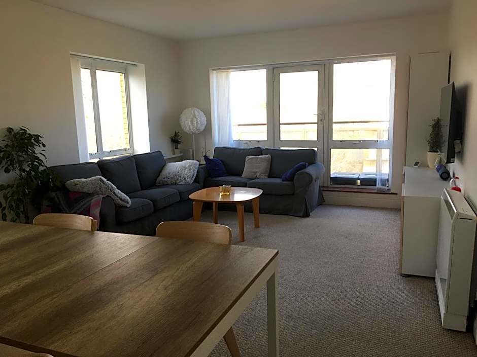 Central Spacious 3 Bedroom Apartment With Parking