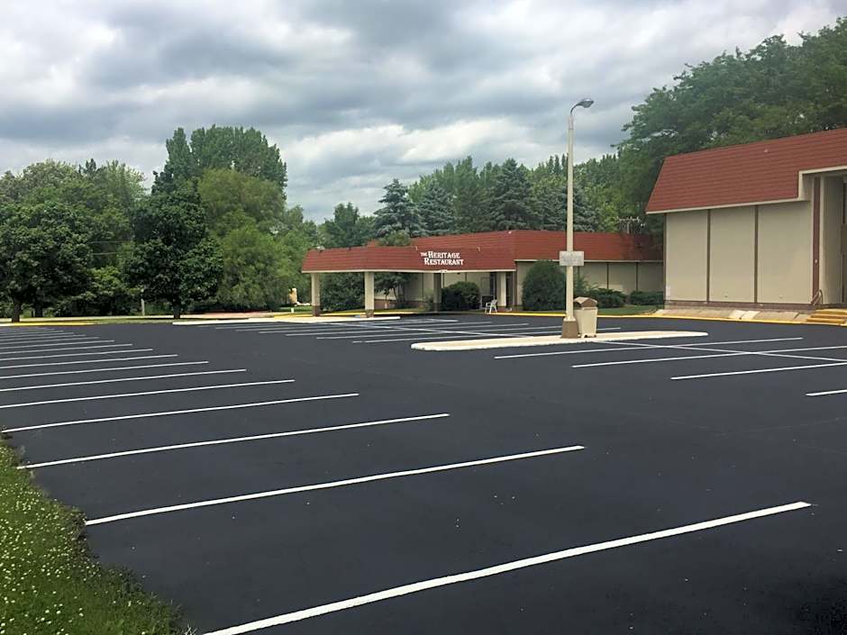 Ramada by Wyndham Albert Lea
