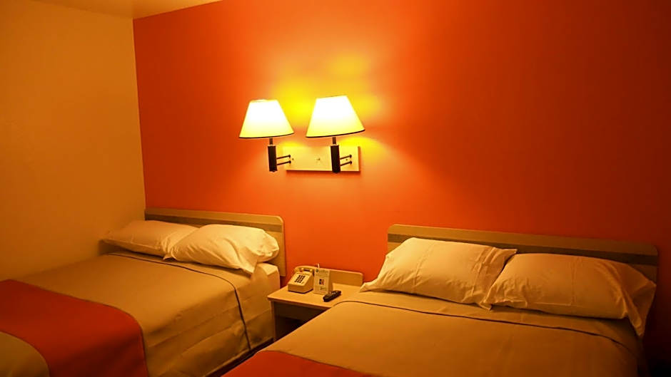 Motel 6-Des Moines, IA - North