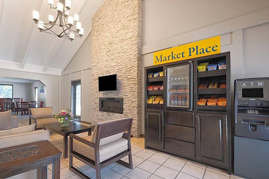 Days Inn by Wyndham College Park Airport Best Road