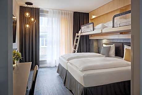 Familienzimmer mit Wand-Klappbetten