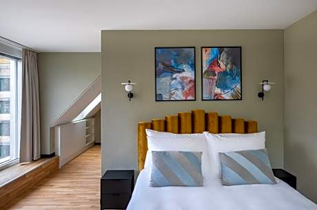 Large Studio with Kitchen