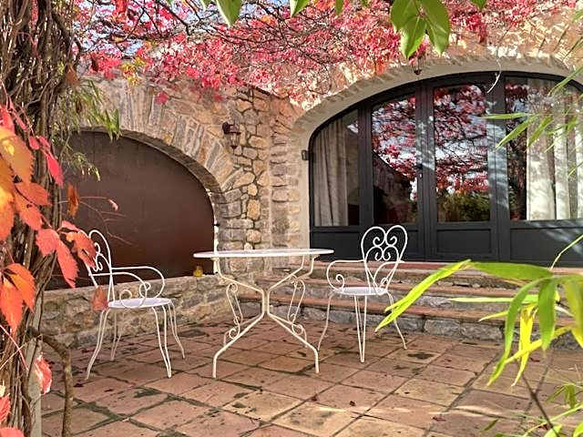 L Amourier chambres charme et confort avec Jacuzzi ou baignoire XXL