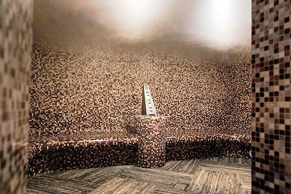 Grand Poet Hotel and SPA by Semarah