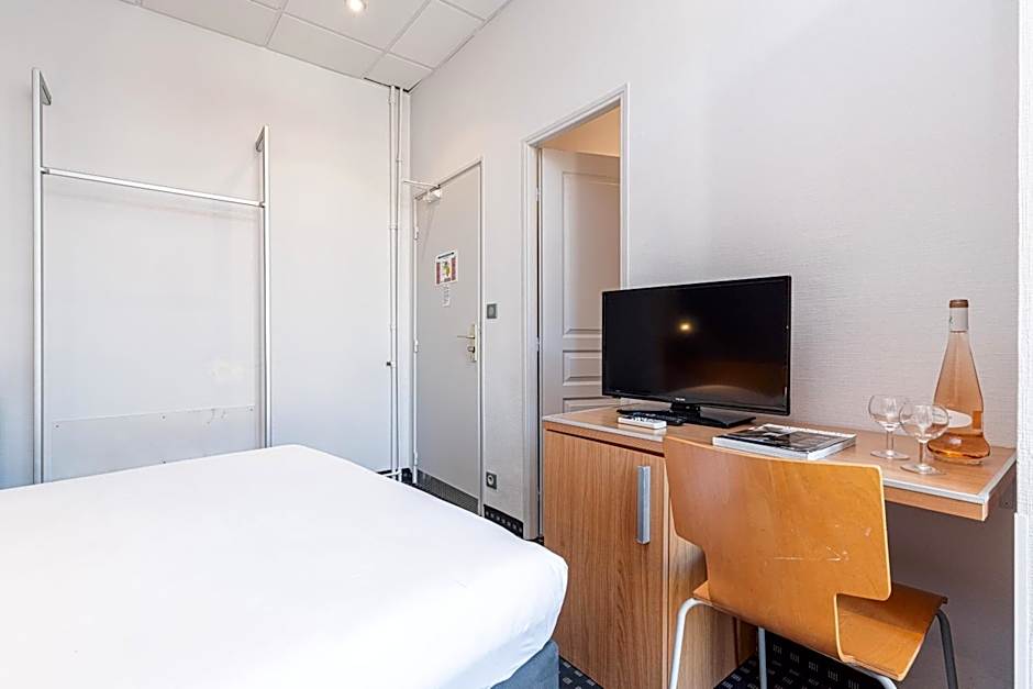 Modern Waikiki Hotel