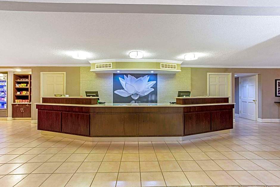 La Quinta Inn & Suites by Wyndham And Conference Center San Angelo