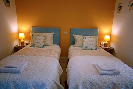 Twin Room with Shower