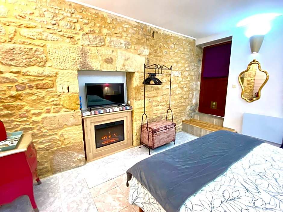 La Clef des Songes - Maison d'Hôtes au Calme, au Coeur de Sarlat, 2 minutes à pied de la Cité Médiévale - Climatisation - Petits Déjeuners fait Maison - Parking gratuit - Option Spa et Massages - Piscine de Saison à 400m