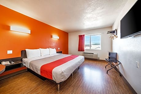 King Room - Accessible/Non Smoking