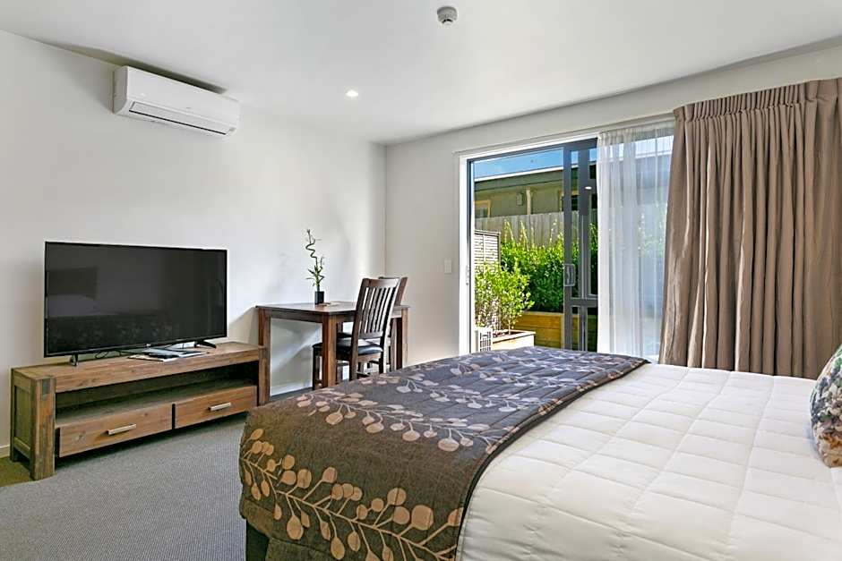 Acacia Lake View Motel