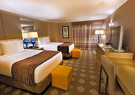 Forum Tower Deluxe Two Double Bed Room Smoking
