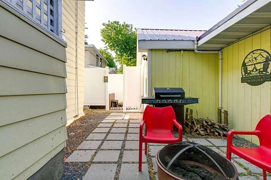 Walk To Parks, Dining & Lake! Game Room! Hot Tub!