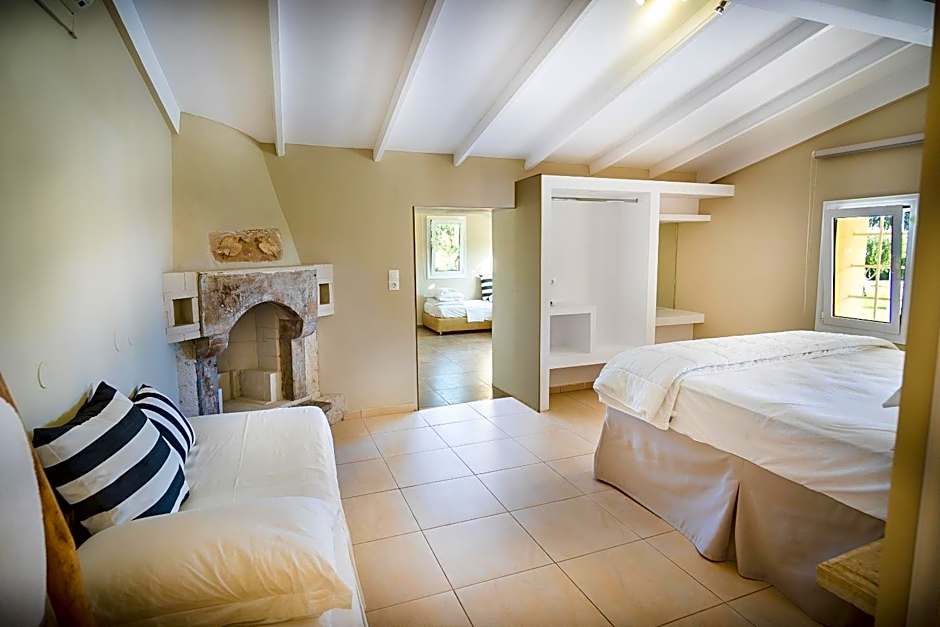 Parthenis Hotel & Suites