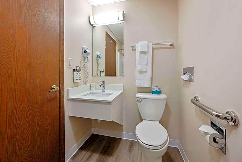 Super 8 by Wyndham Superior WI