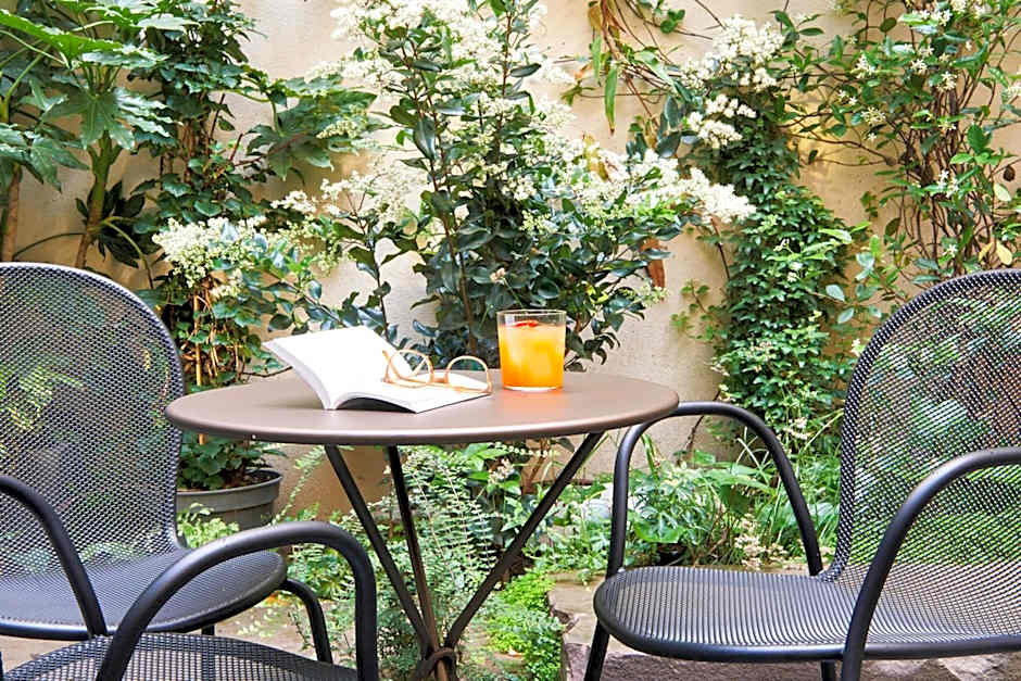 Perpetual Elysee Montaigne