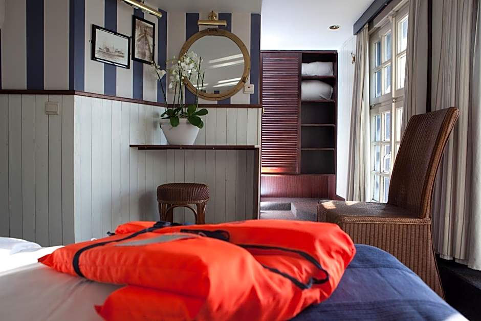 Boat Hotel De Barge