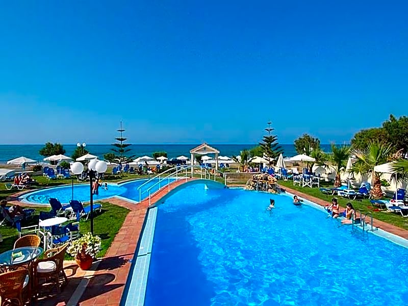 Mikes Studios & Apartments