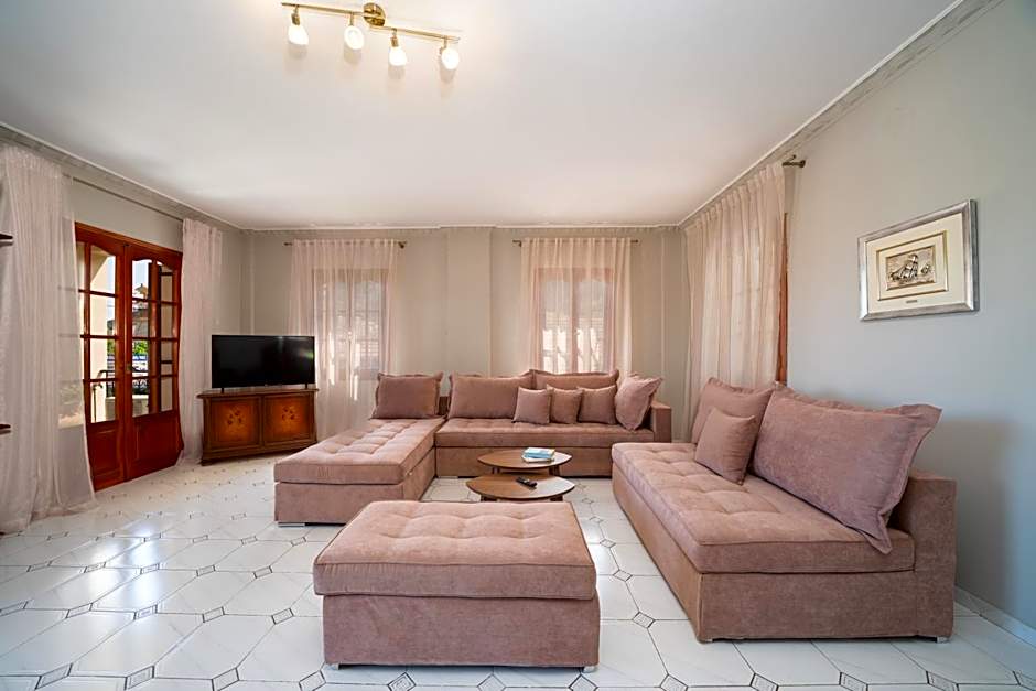 Mary's Studios & Apartment