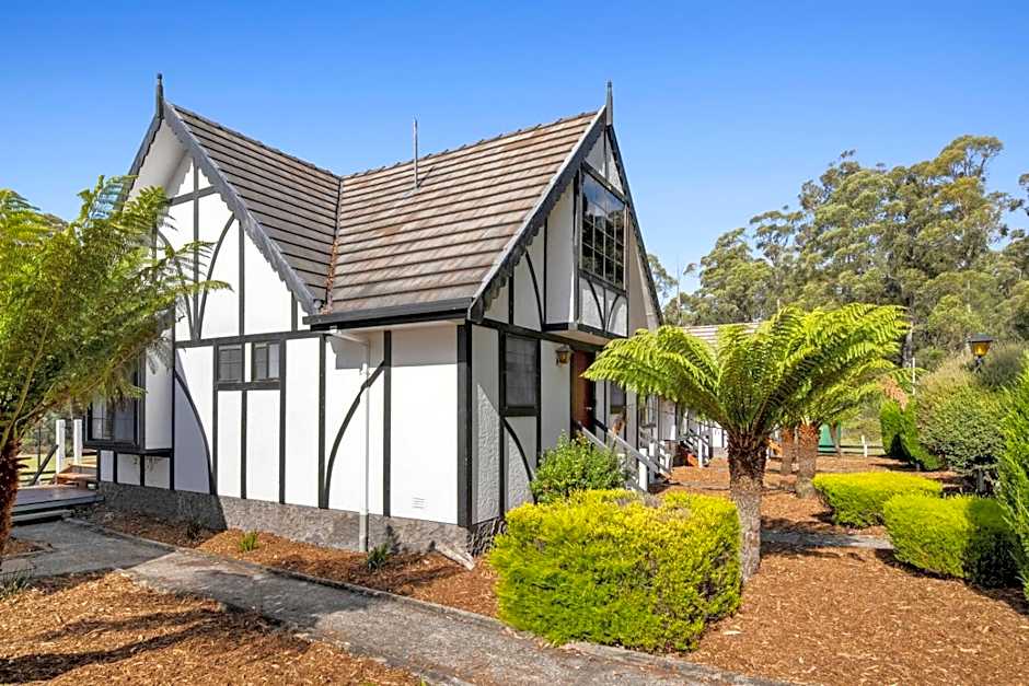 The Fox and Hounds Historic Hotel