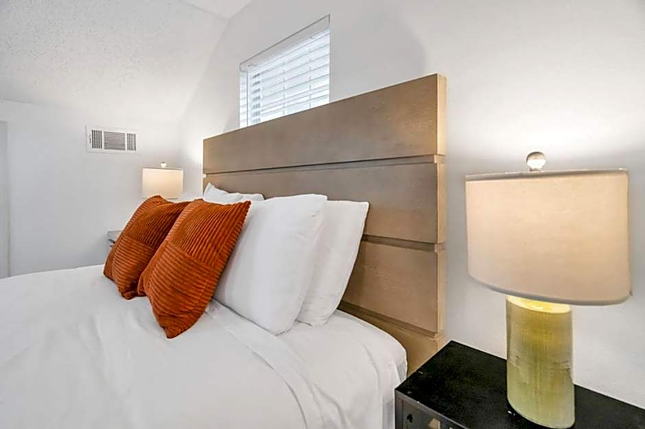 Mid-city Muse W Pool -spacious 5br Minutes To Fq