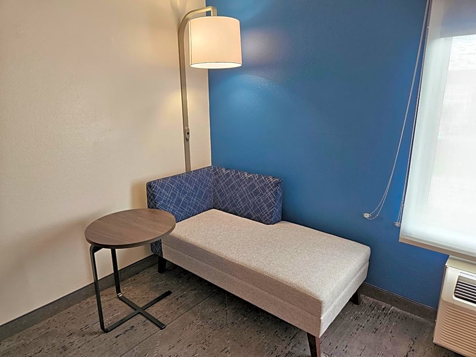 Holiday Inn Express Hotel & Suites Cincinnati-Blue Ash By IHG