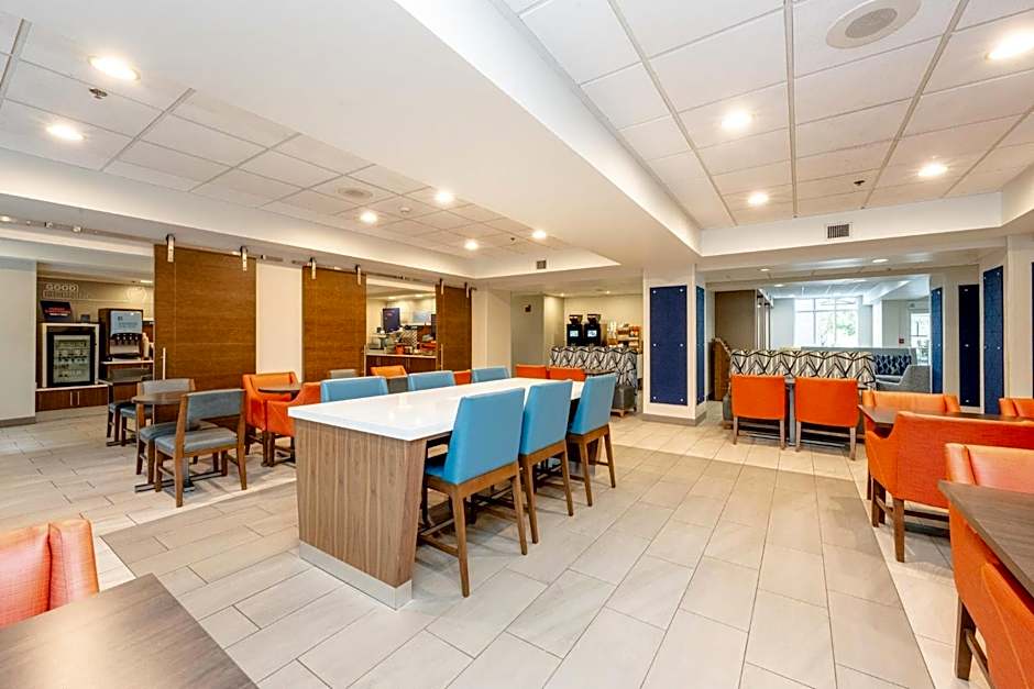 Holiday Inn Express Hotel & Suites Charleston-Ashley Phosphate By IHG