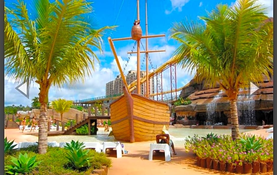 Spazzio diRoma com entrada ao Acquapark Gratuito, Apartamento 840 vista para a Piscina