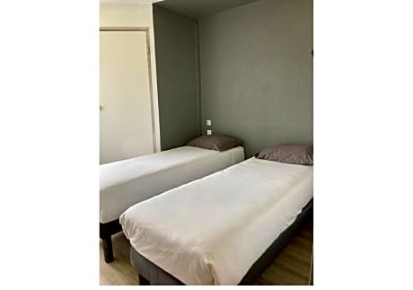2 single Beds