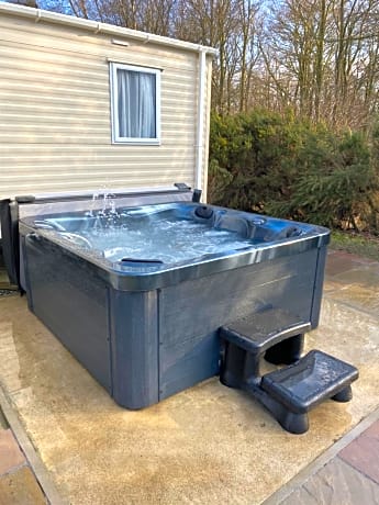Dixons Den Hot Tub