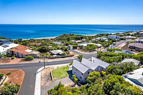 Seaview Residence by Peppy Beach Retreats®